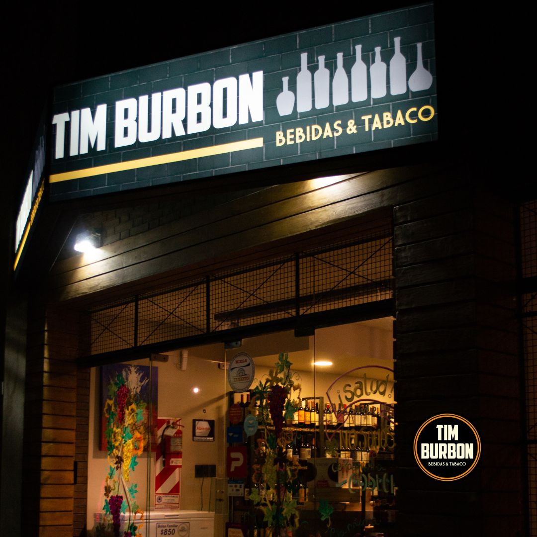 Frente real de Vinoteca Tim Burbon en Mendoza
